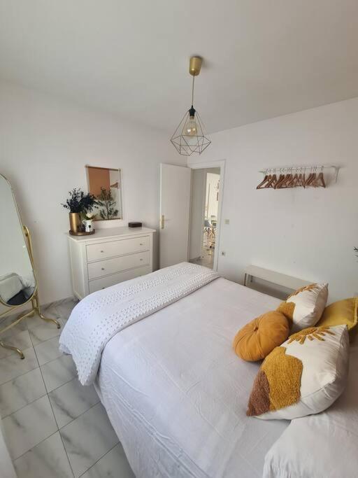 Nice Beachside 2-Bd Apt Near Barcelona Cunit Bagian luar foto