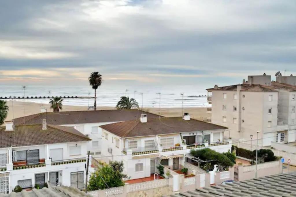 Nice Beachside 2-Bd Apt Near Barcelona Cunit Bagian luar foto