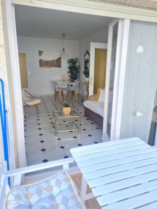 Nice Beachside 2-Bd Apt Near Barcelona Cunit Bagian luar foto