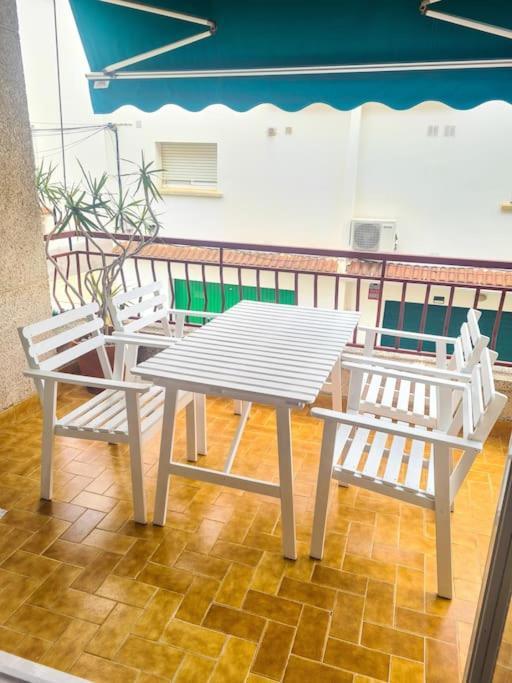 Nice Beachside 2-Bd Apt Near Barcelona Cunit Bagian luar foto
