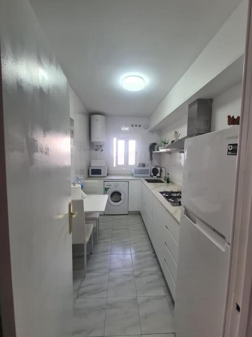 Nice Beachside 2-Bd Apt Near Barcelona Cunit Bagian luar foto