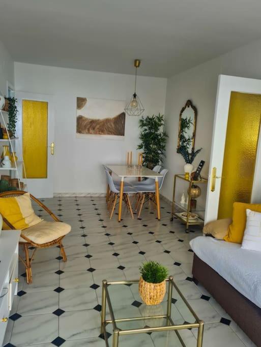 Nice Beachside 2-Bd Apt Near Barcelona Cunit Bagian luar foto
