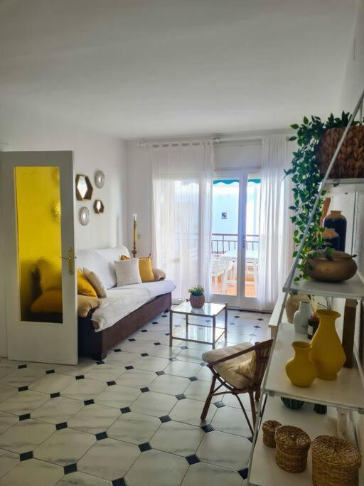 Nice Beachside 2-Bd Apt Near Barcelona Cunit Bagian luar foto