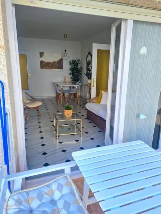 Nice Beachside 2-Bd Apt Near Barcelona Cunit Bagian luar foto