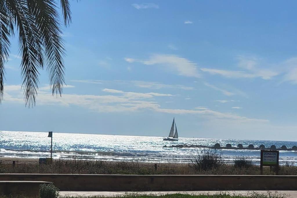 Nice Beachside 2-Bd Apt Near Barcelona Cunit Bagian luar foto